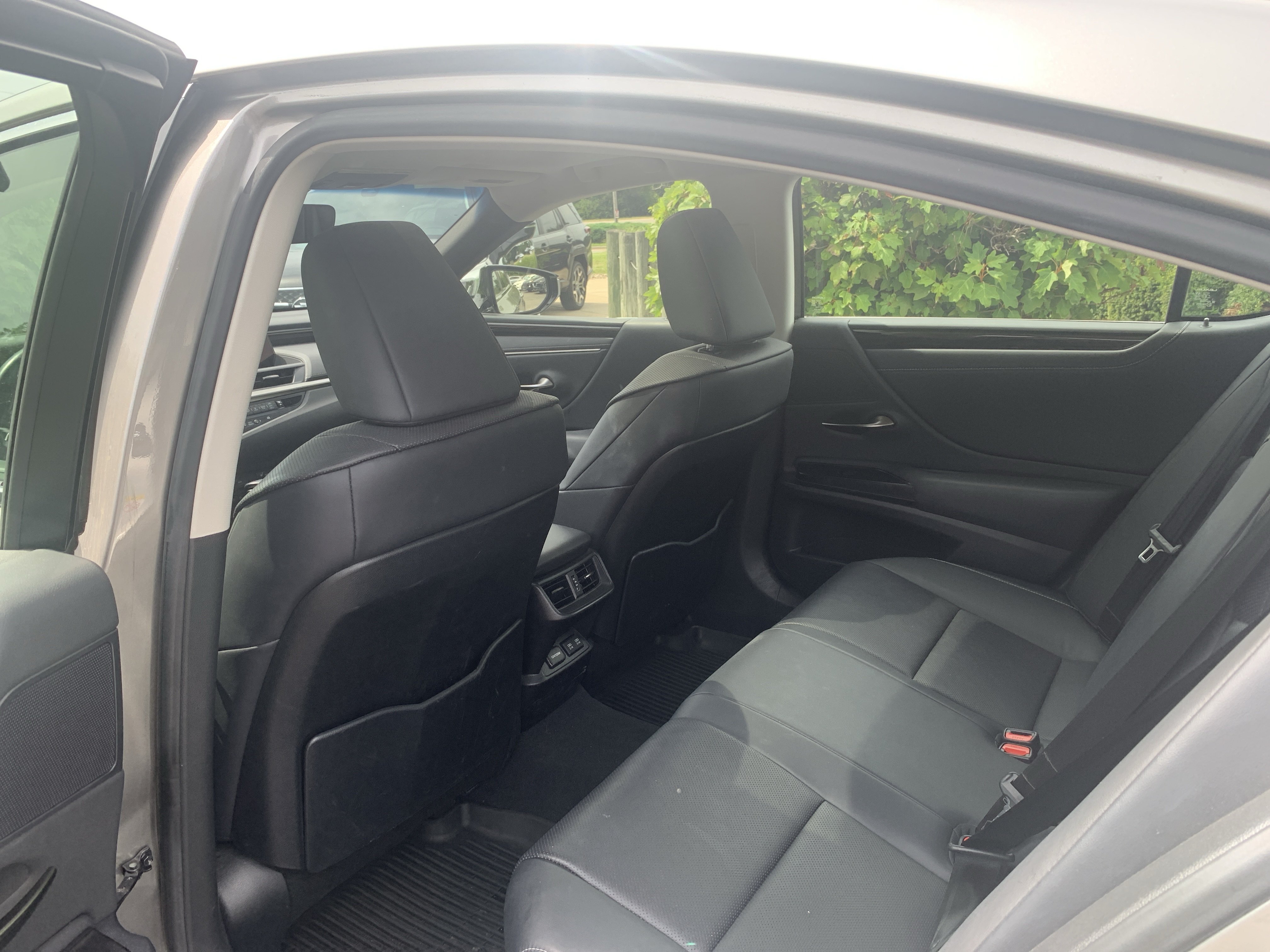 Used 2019 Lexus ES 300h w/ Premium Package FWD image 27