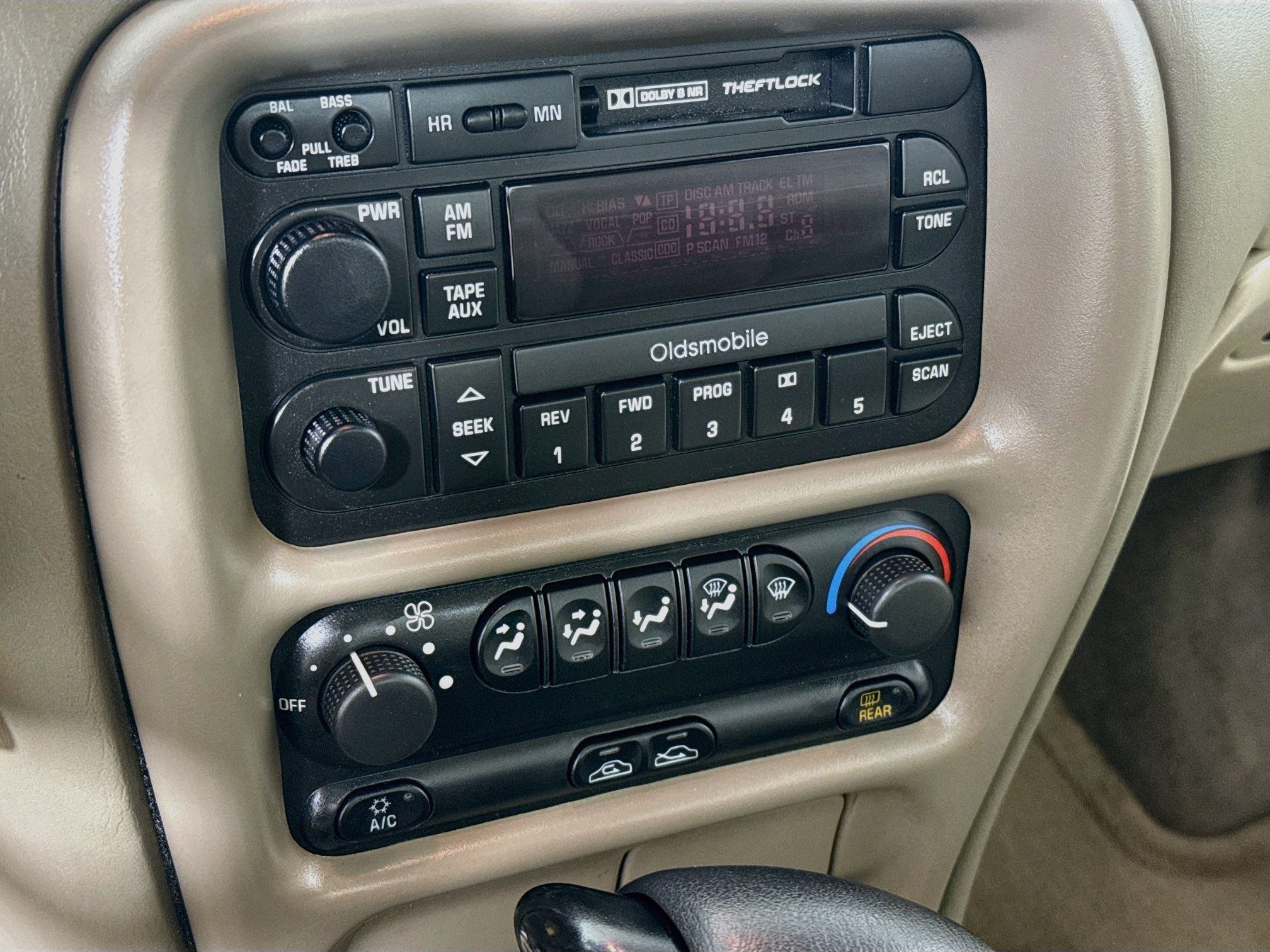 Used 2000 Oldsmobile Intrigue GX FWD image 16