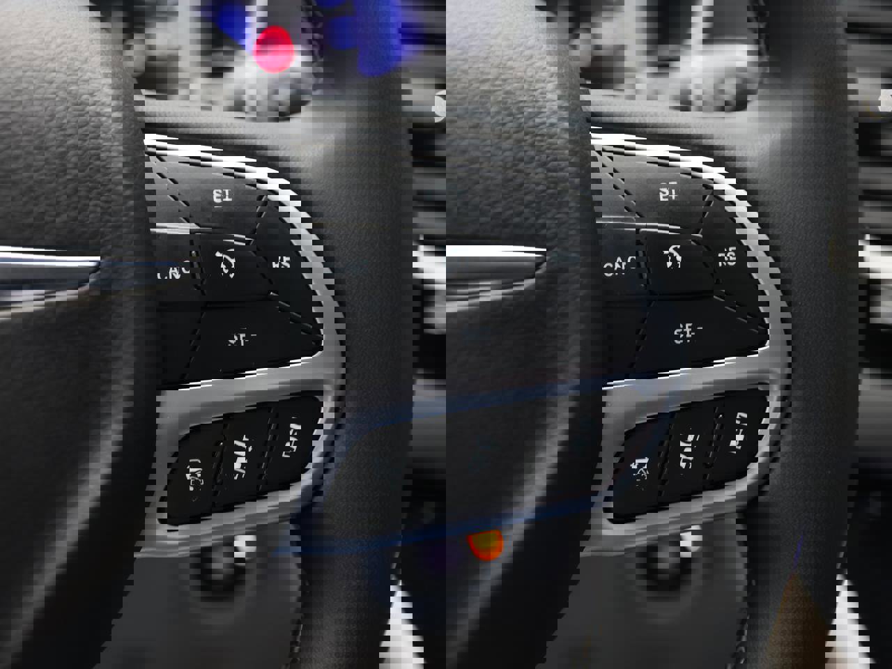 Used 2024 Chrysler Pacifica Touring-L image 39