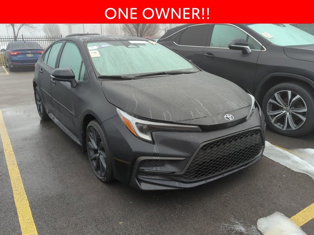 Used 2023 Toyota Corolla SE w/ SE Premium Package image 3