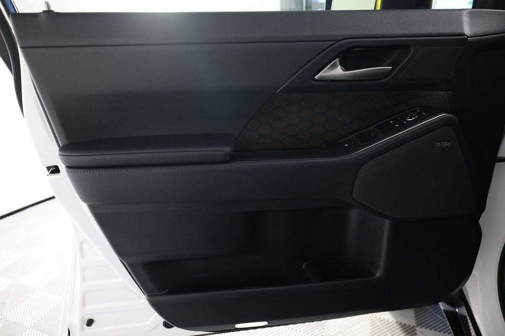 Used 2026 Lexus GX 550 w/ Accessory Package (2T) AWD/4WD image 17