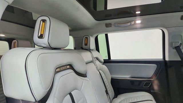 Used 2024 Rivian R1S Adventure AWD/4WD image 26