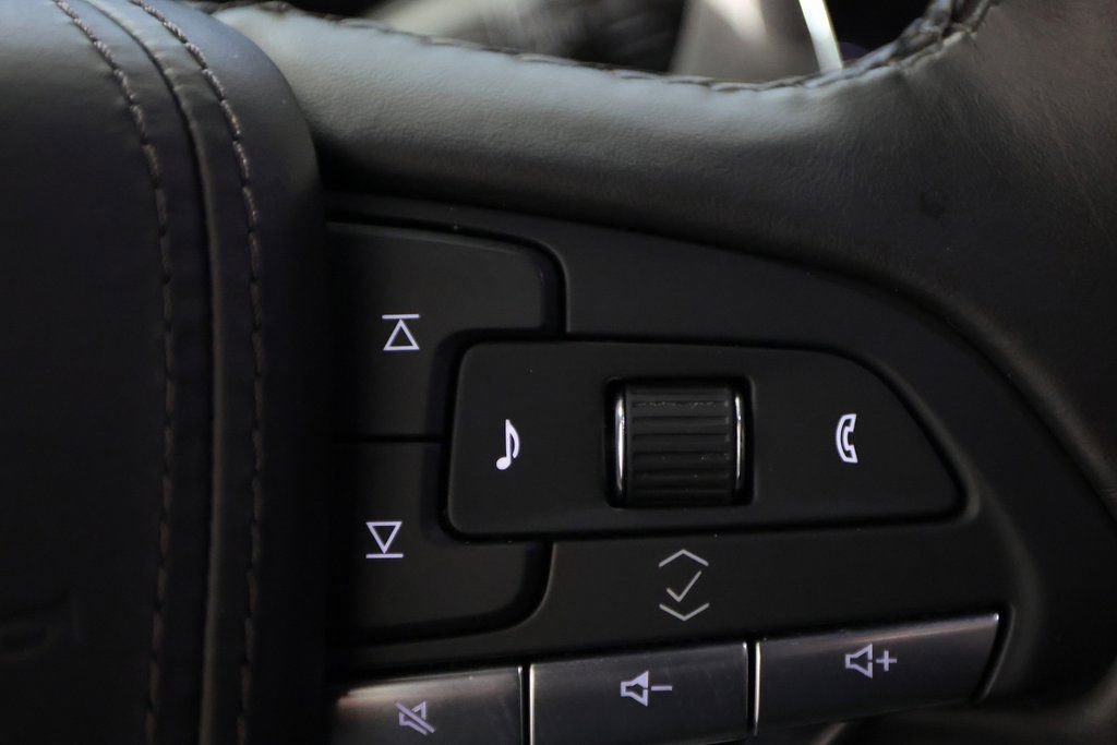 Used 2024 Cadillac Escalade V w/ LPO, ONYX Package image 28