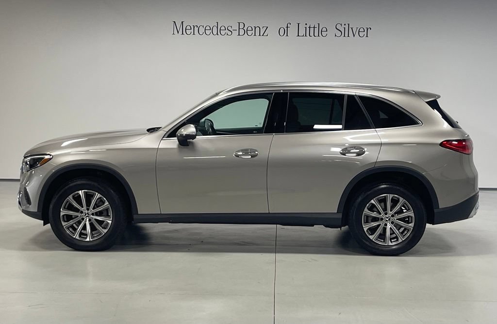 Used 2023 Mercedes-Benz GLC 300 4MATIC image 2