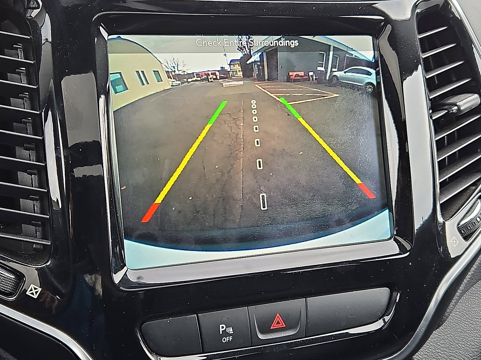 Used 2019 Jeep Cherokee Limited image 18