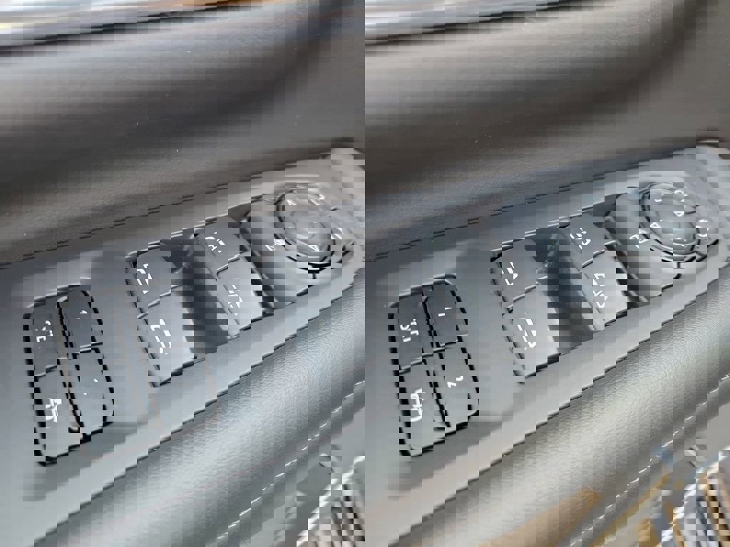 Used 2024 Chevrolet Suburban LT image 19