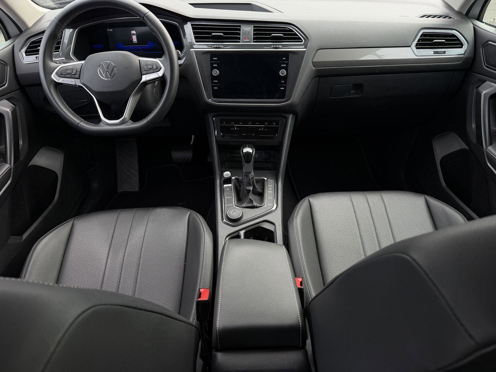 Used 2023 Volkswagen Tiguan SE image 6