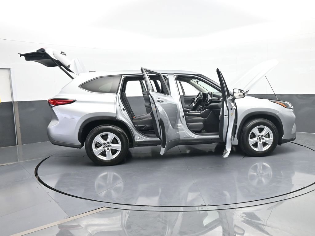 Used 2023 Toyota Highlander LE image 67