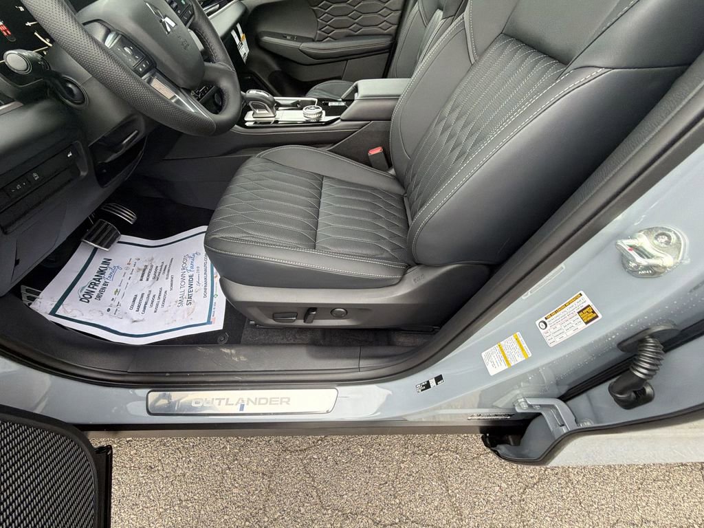 New 2026 Mitsubishi Outlander SEL image 12