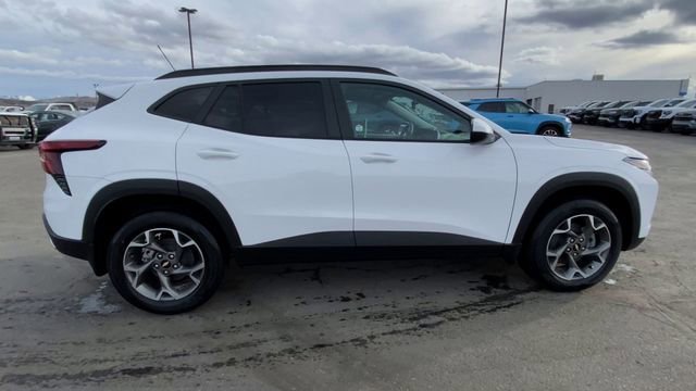 New 2026 Chevrolet Trax LT w/ LT Convenience Package FWD image 9