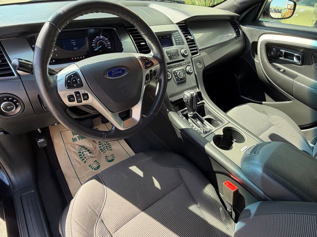 Used 2019 Ford Taurus SEL FWD image 11