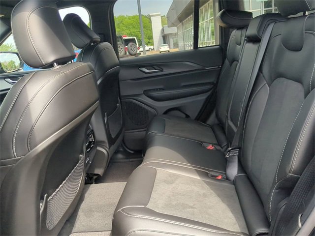 New 2025 Jeep Grand Cherokee Altitude image 13