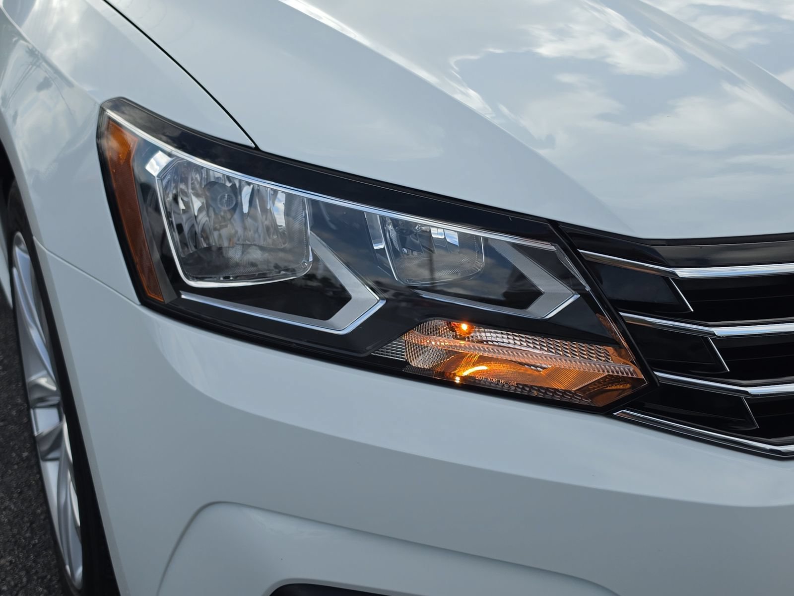 Used 2019 Volkswagen Passat 2.0T Wolfsburg FWD image 6