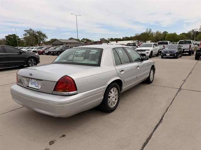 Used 2003 Ford Crown Victoria LX RWD image 5