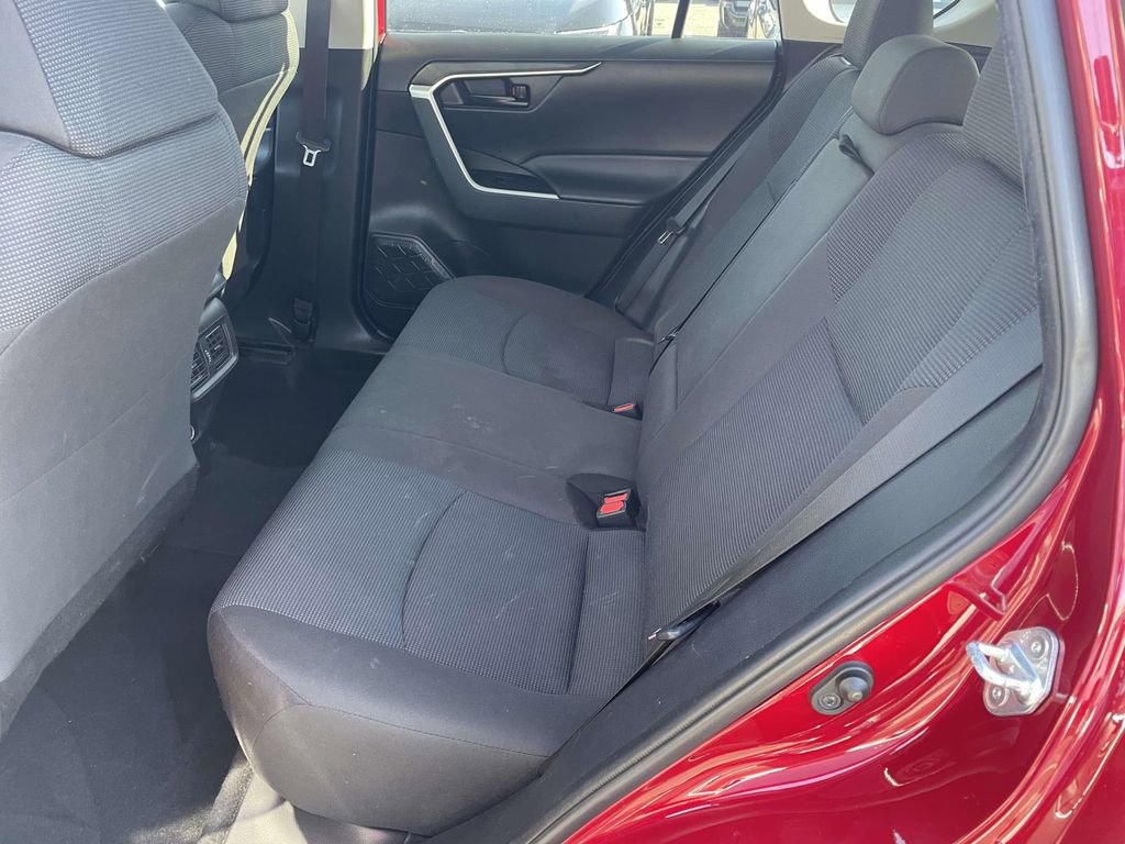 Used 2022 Toyota RAV4 LE image 20
