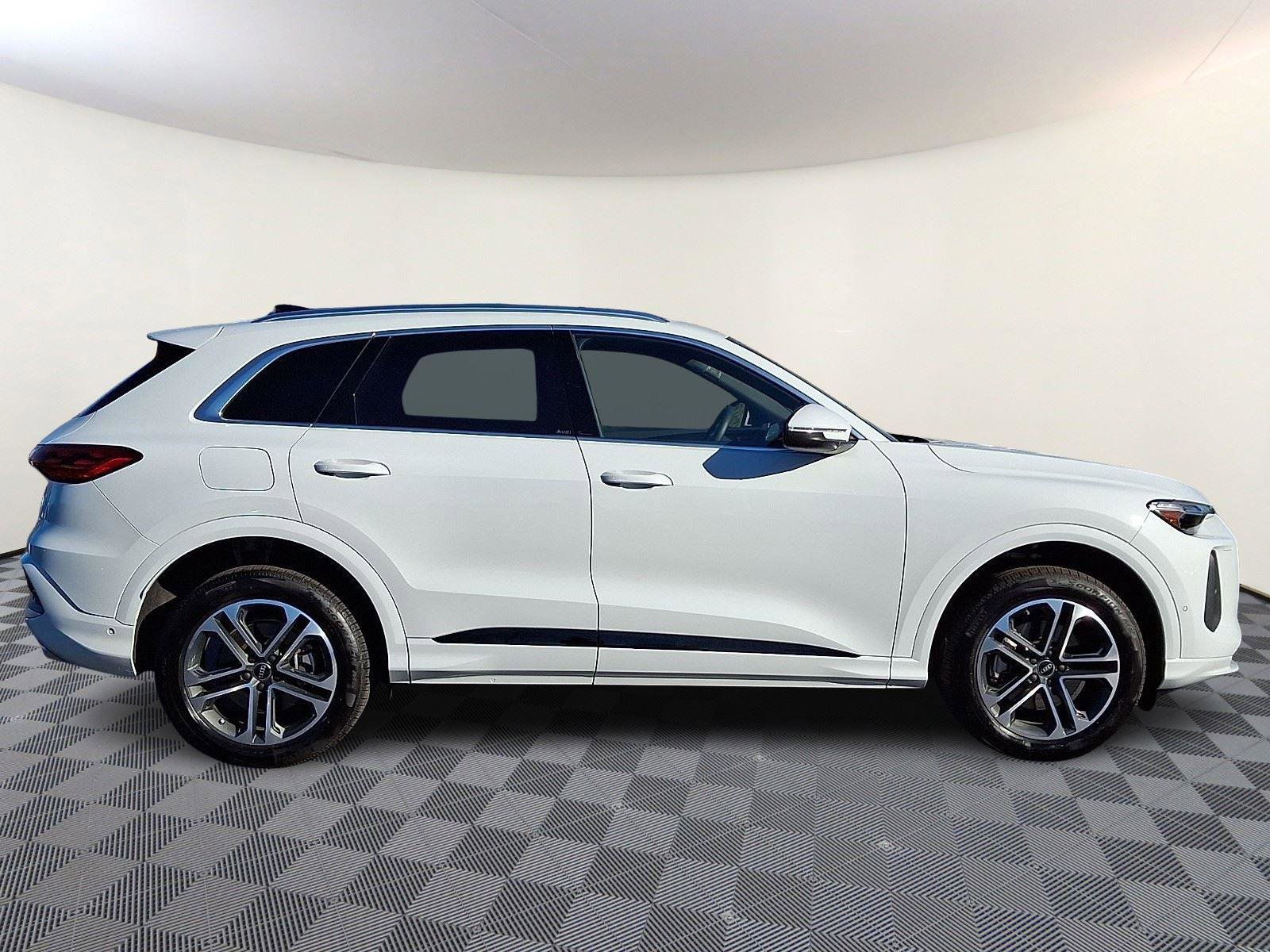 Used 2025 Audi Q5 Premium Plus w/ Premium Plus image 7