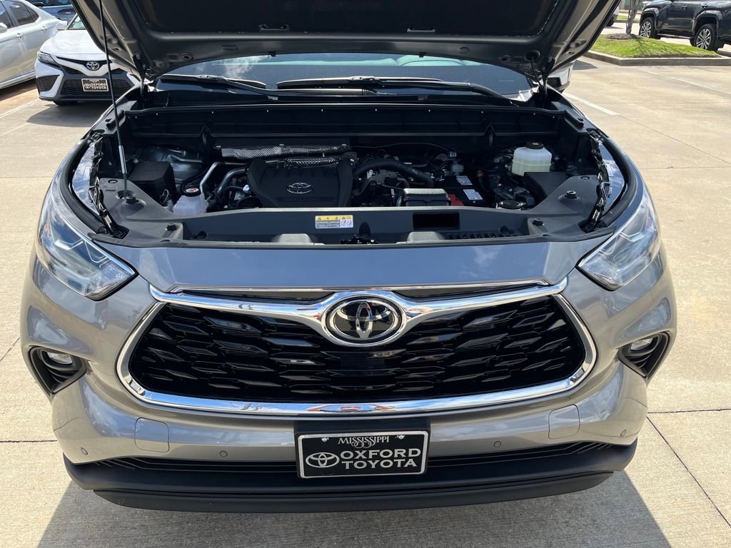 Certified 2026 Toyota Highlander Limited image 10