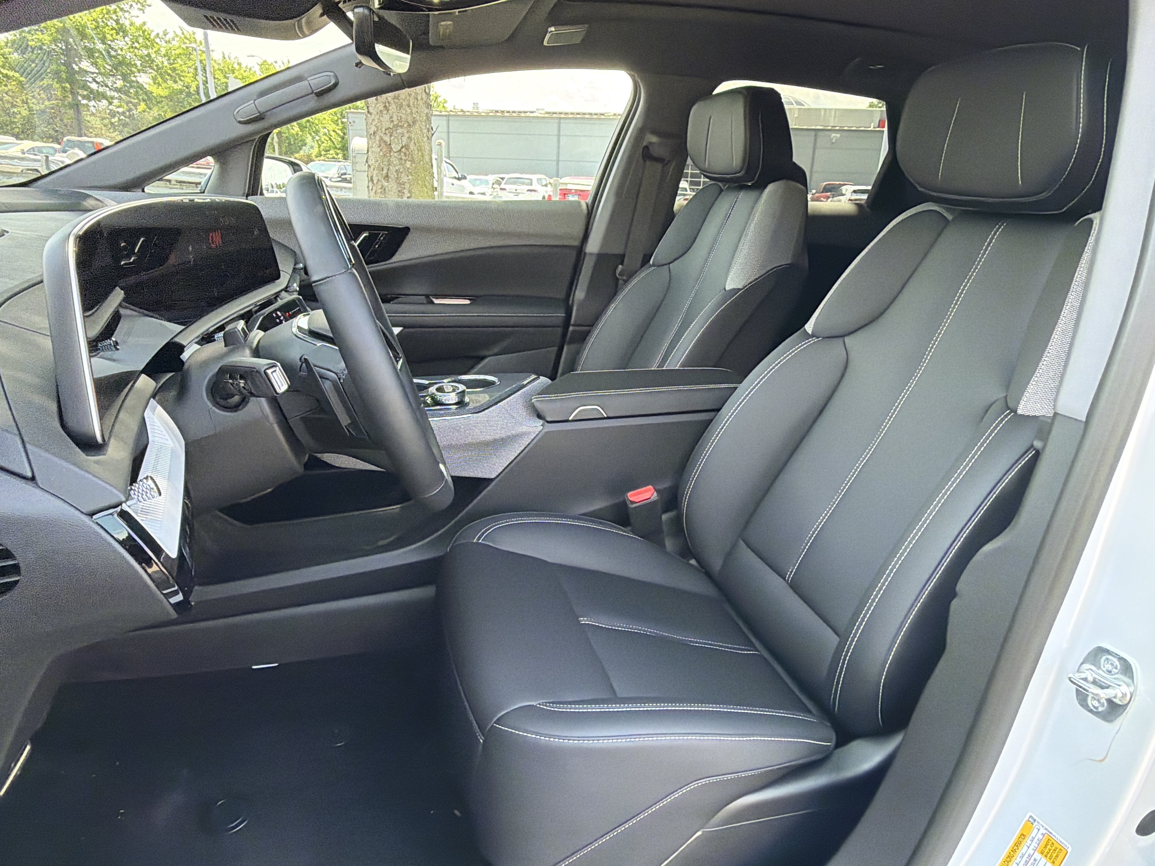Used 2025 Cadillac Optiq Luxury 1 AWD/4WD image 26