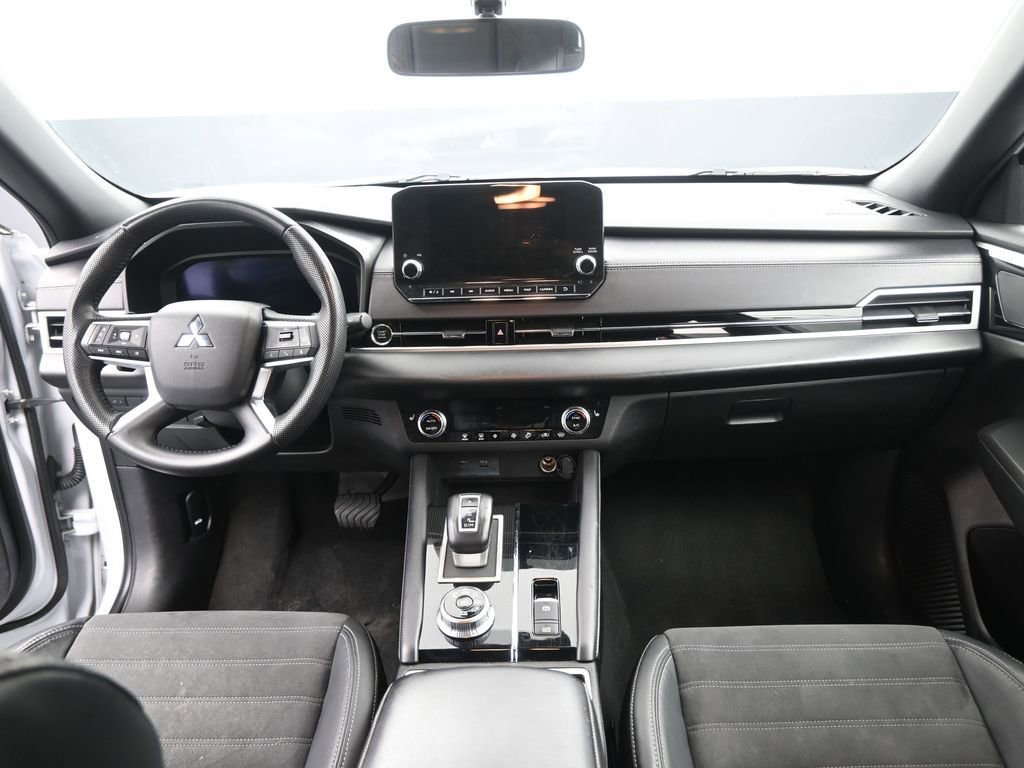 Used 2023 Mitsubishi Outlander SE Black Edition image 27