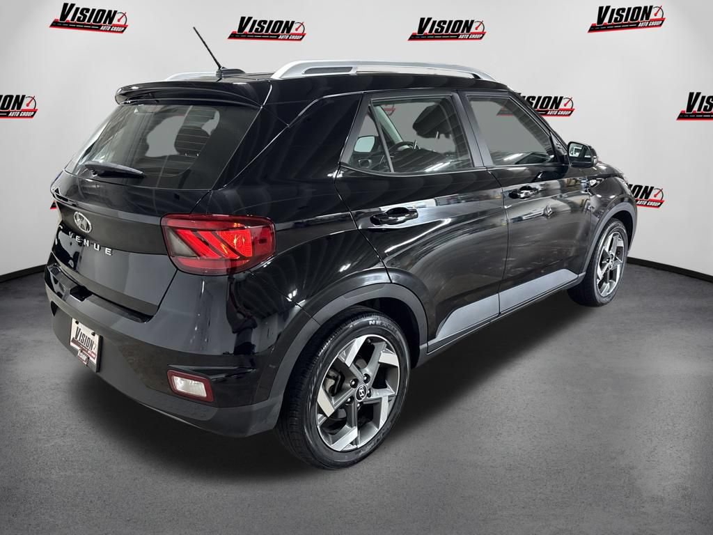 Used 2023 Hyundai Venue SEL w/ Cargo Package FWD image 5