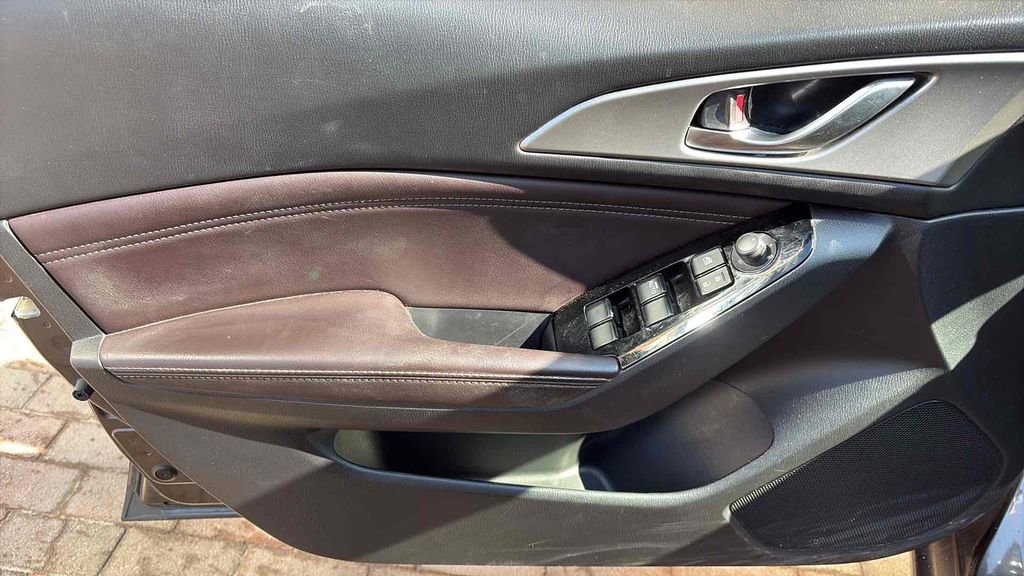 Used 2018 MAZDA MAZDA3 Touring image 10
