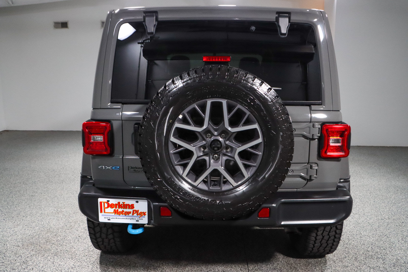 Used 2022 Jeep Wrangler Unlimited Sahara w/ Cold Weather Group AWD/4WD image 8