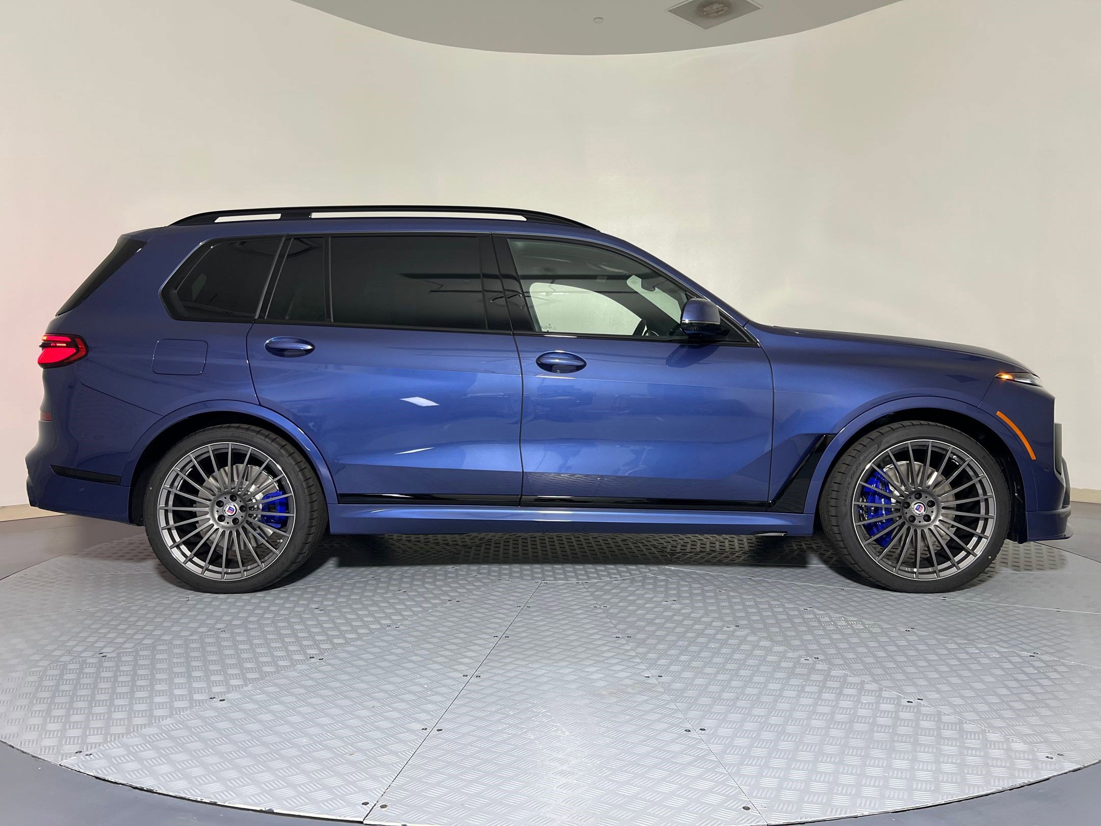 New 2026 BMW ALPINA XB7 image 8