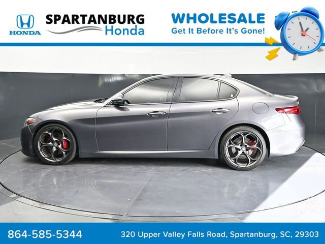 Used 2017 Alfa Romeo Giulia Ti w/ TI 19" Sport Package RWD image 8