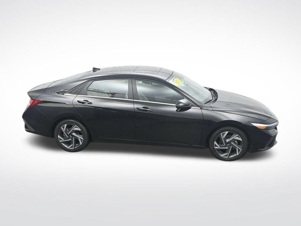 Used 2025 Hyundai Elantra Limited FWD image 32