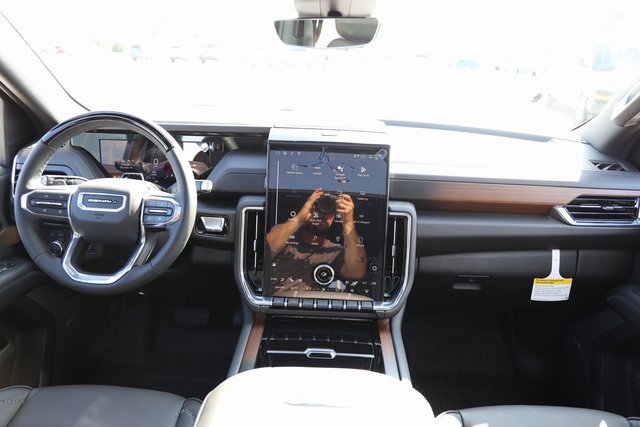 New 2026 GMC Yukon XL Denali w/ Denali Reserve Package image 12