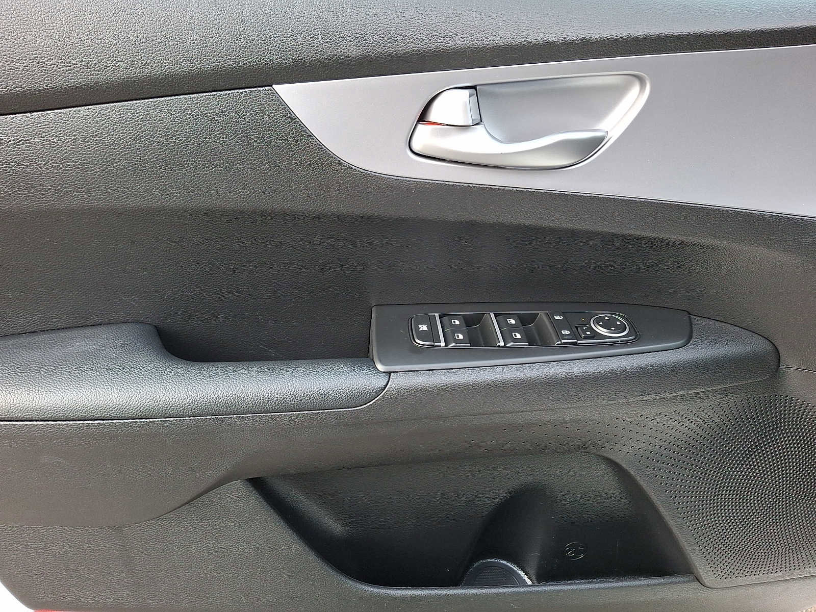 Used 2023 Kia Forte LXS image 11