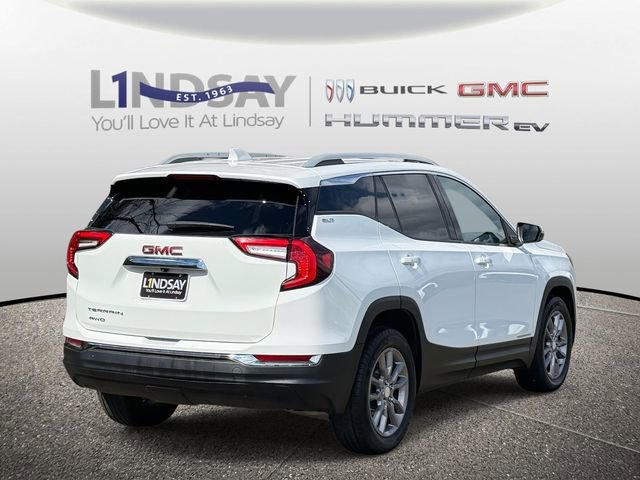 Certified 2024 GMC Terrain SLT image 2