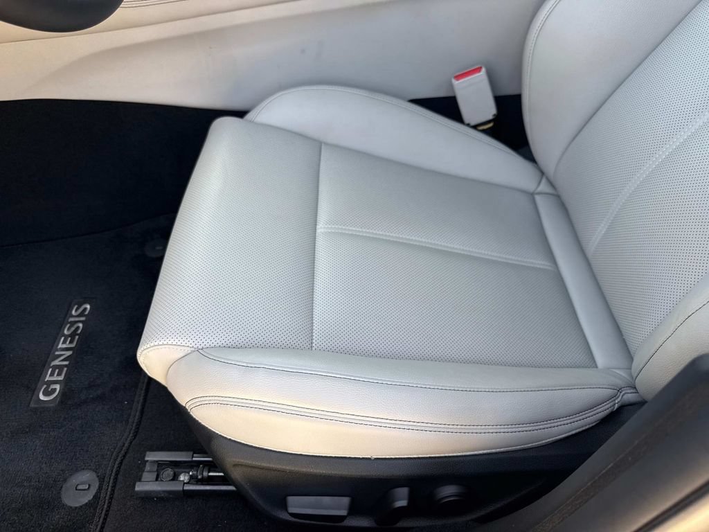 Used 2023 Genesis G70 2.0T RWD image 18
