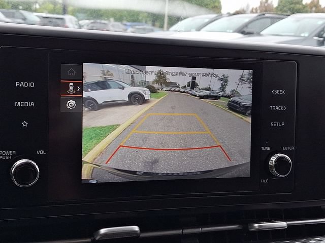 Certified 2023 Kia Carnival LX FWD image 17
