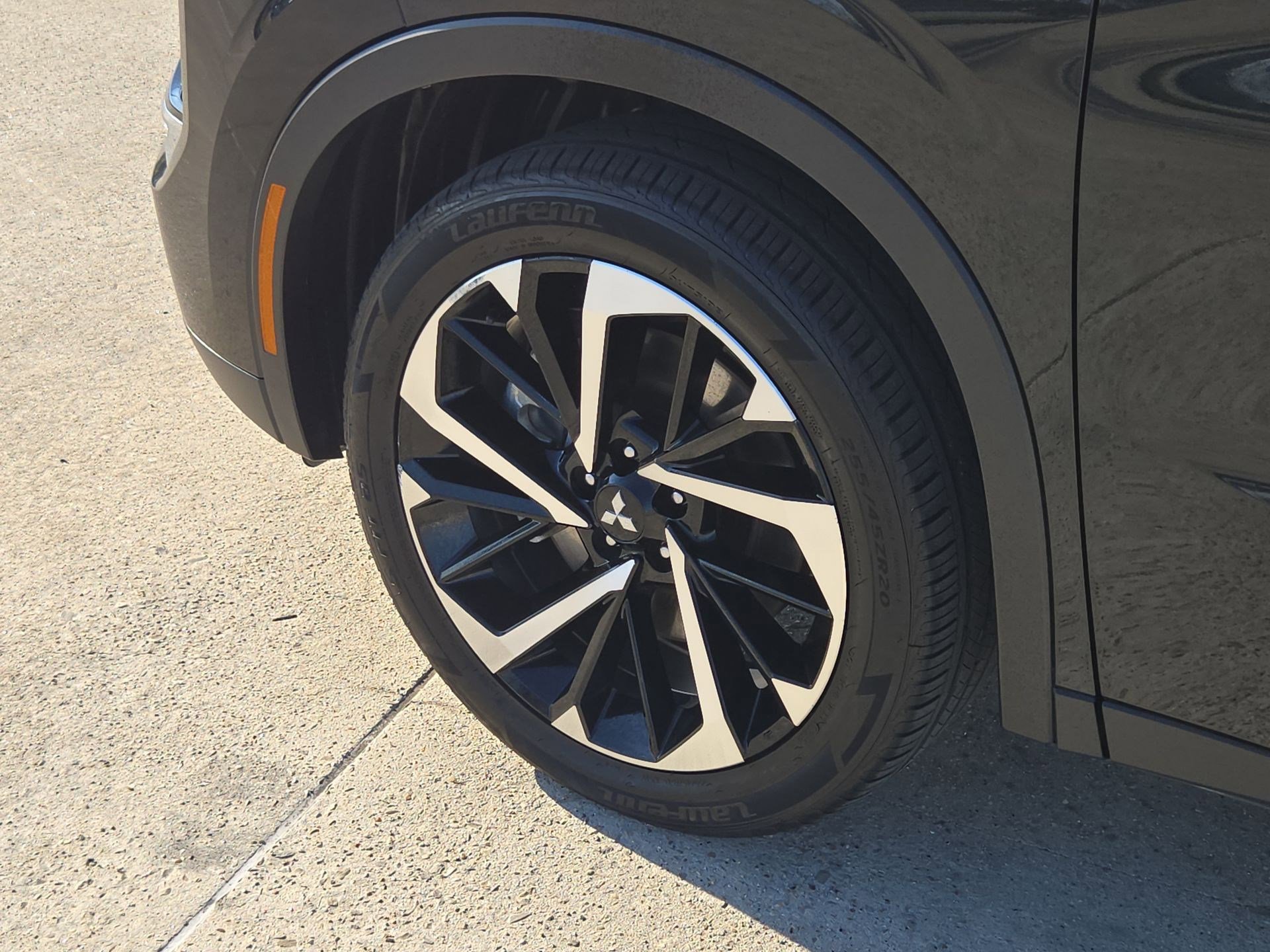 Used 2024 Mitsubishi Outlander SE image 11