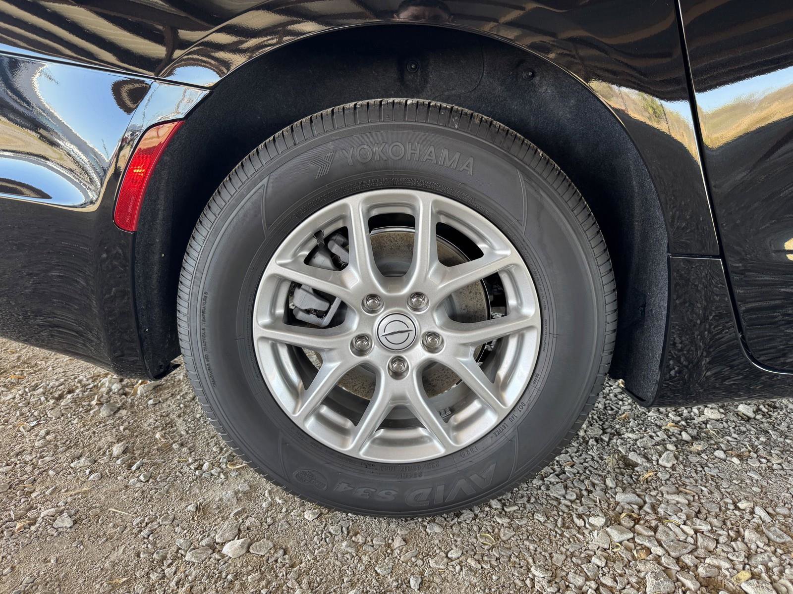 New 2026 Chrysler Pacifica Select image 46