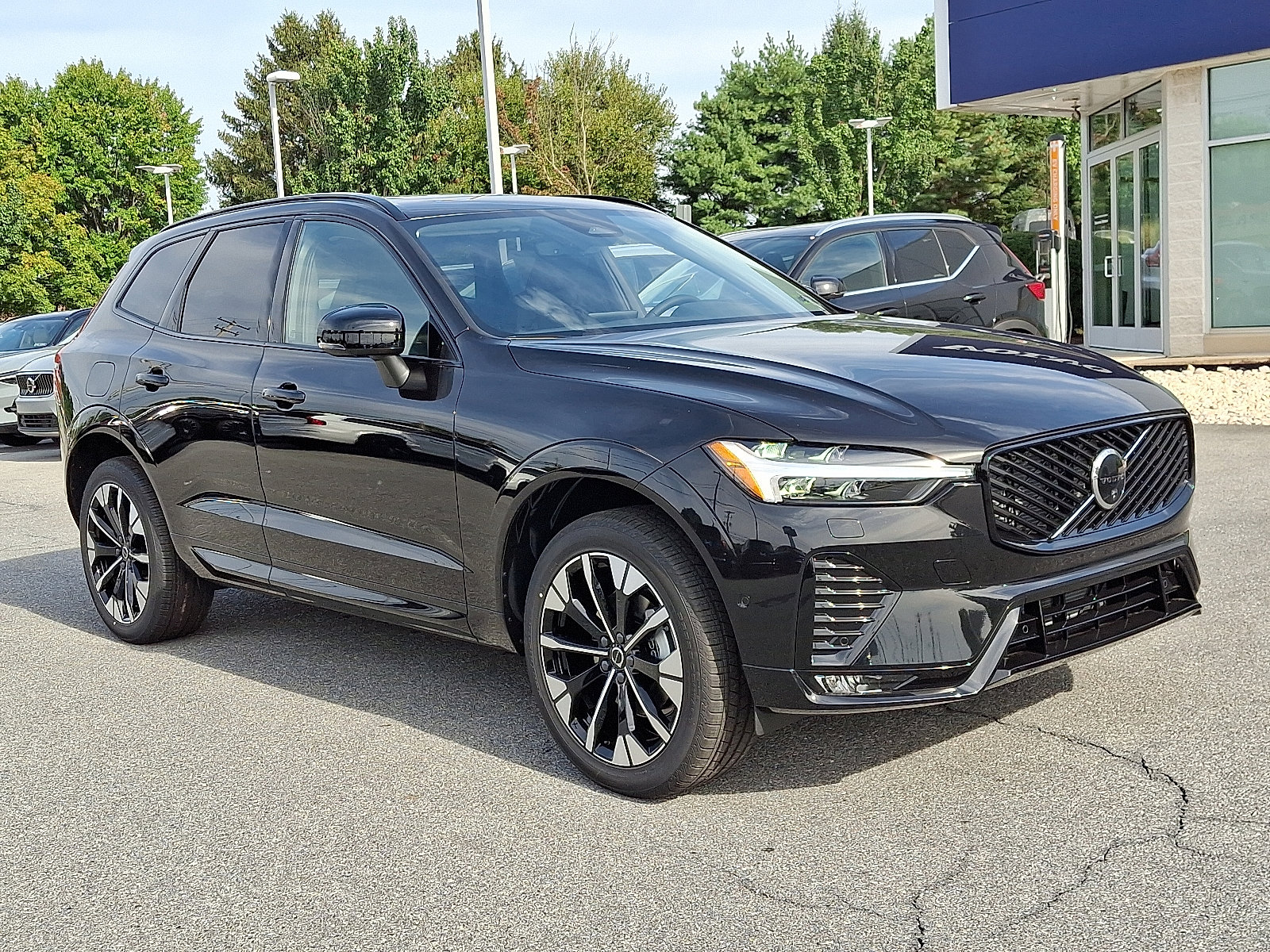 New 2026 Volvo XC60 B5 Plus w/ Protection Package Premier video 1