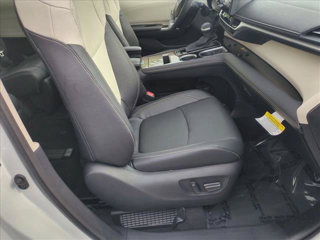 Used 2026 Toyota Sienna Limited AWD/4WD image 23
