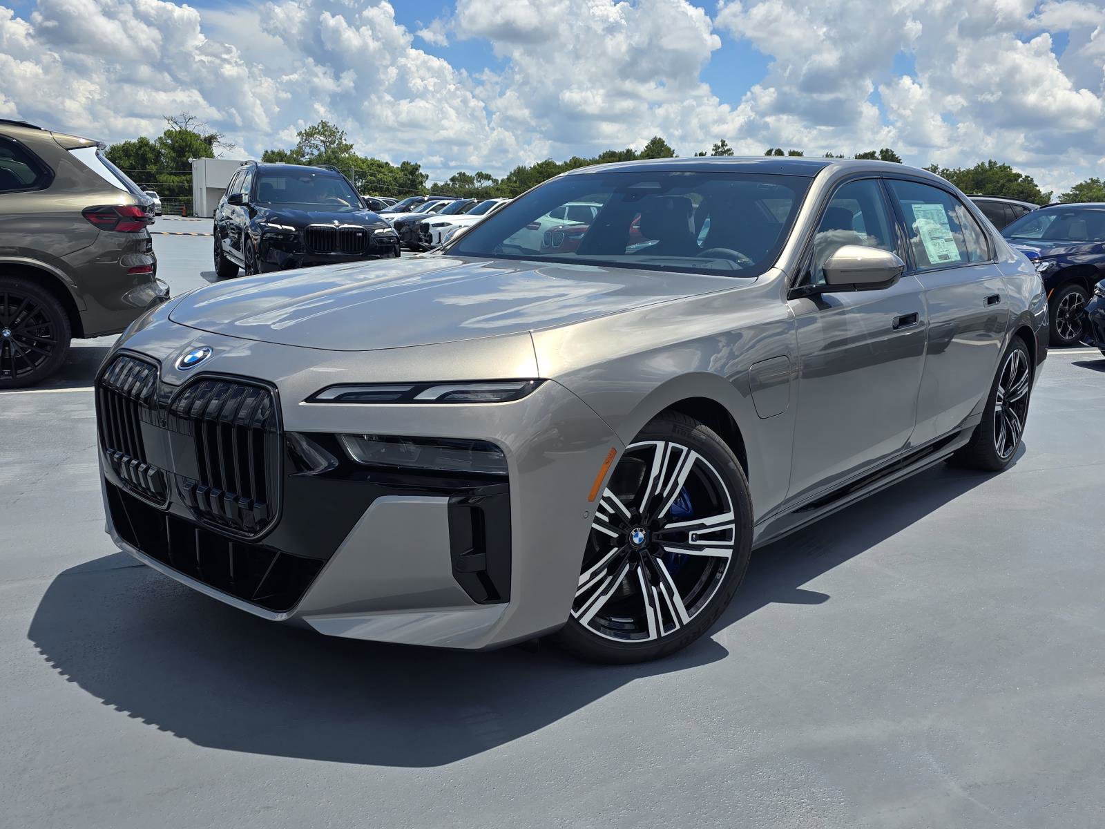New 2025 BMW 750e xDrive w/ Premium Package image 26