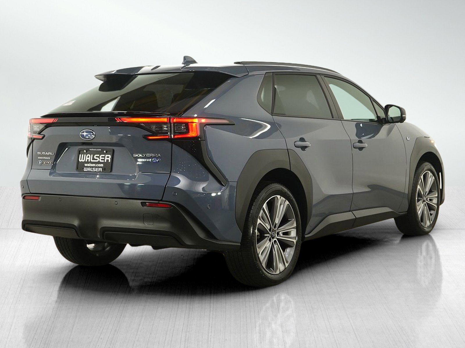 Used 2023 Subaru Solterra Limited image 5