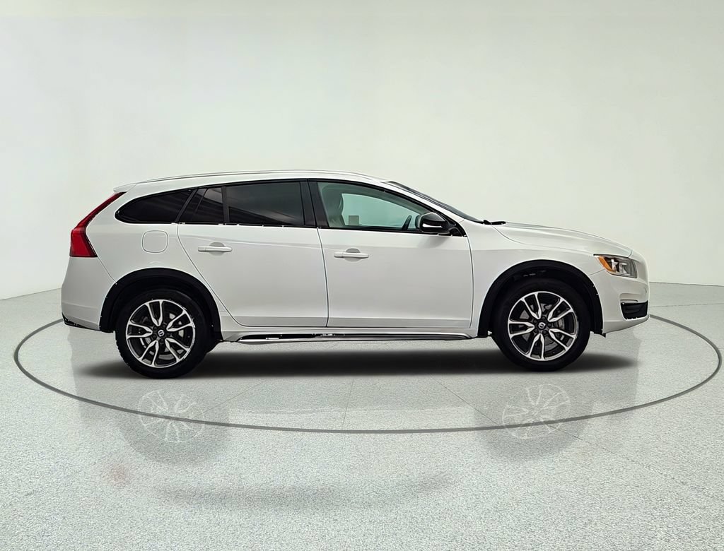 Used 2018 Volvo V60 T5 Cross Country AWD/4WD image 7