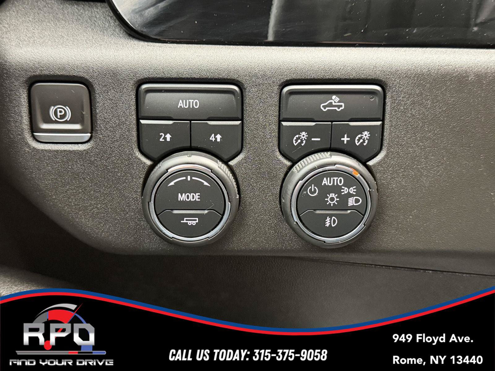 Used 2023 Chevrolet Silverado 1500 RST AWD/4WD image 29