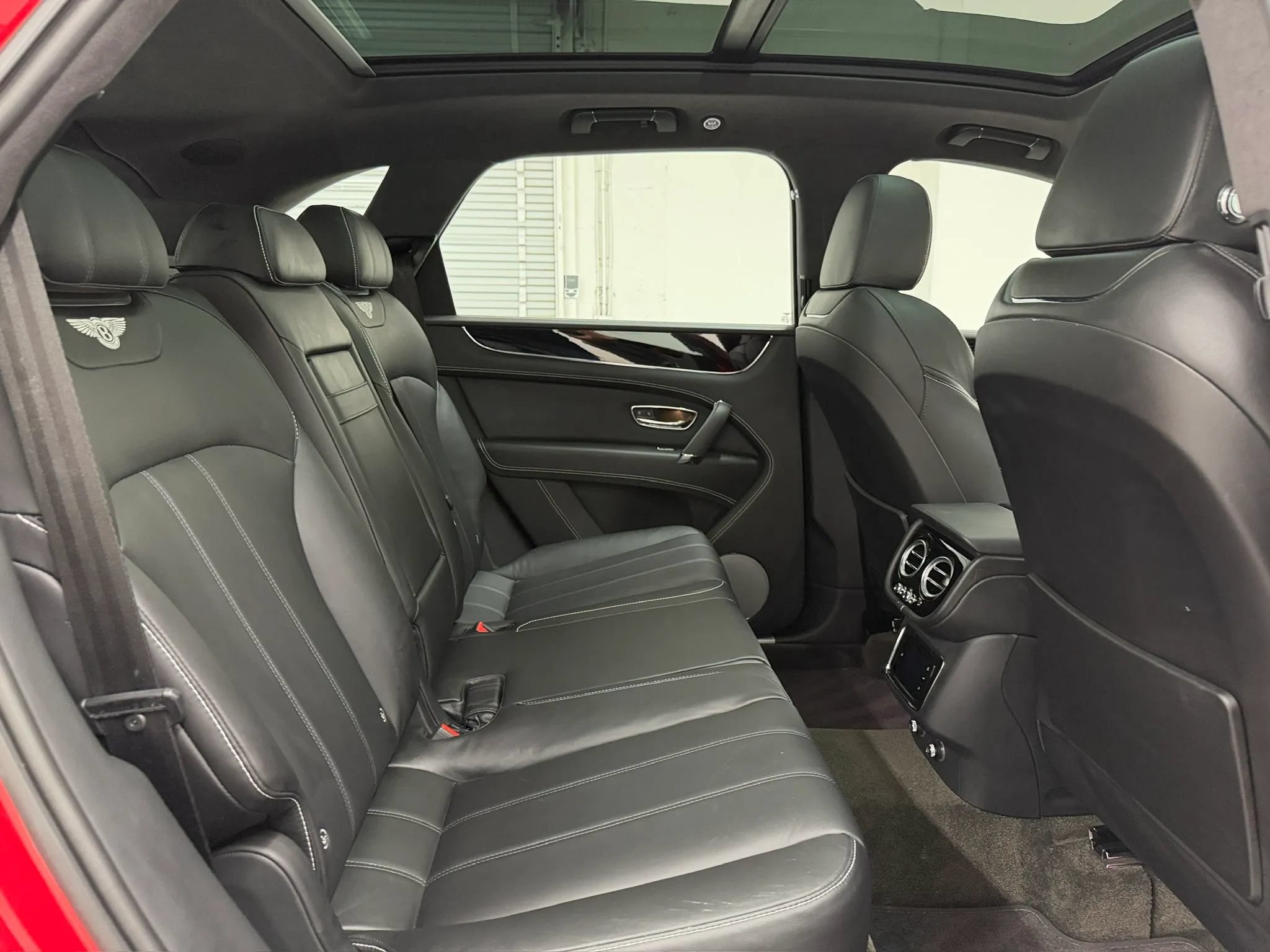 Used 2019 Bentley Bentayga AWD/4WD image 65