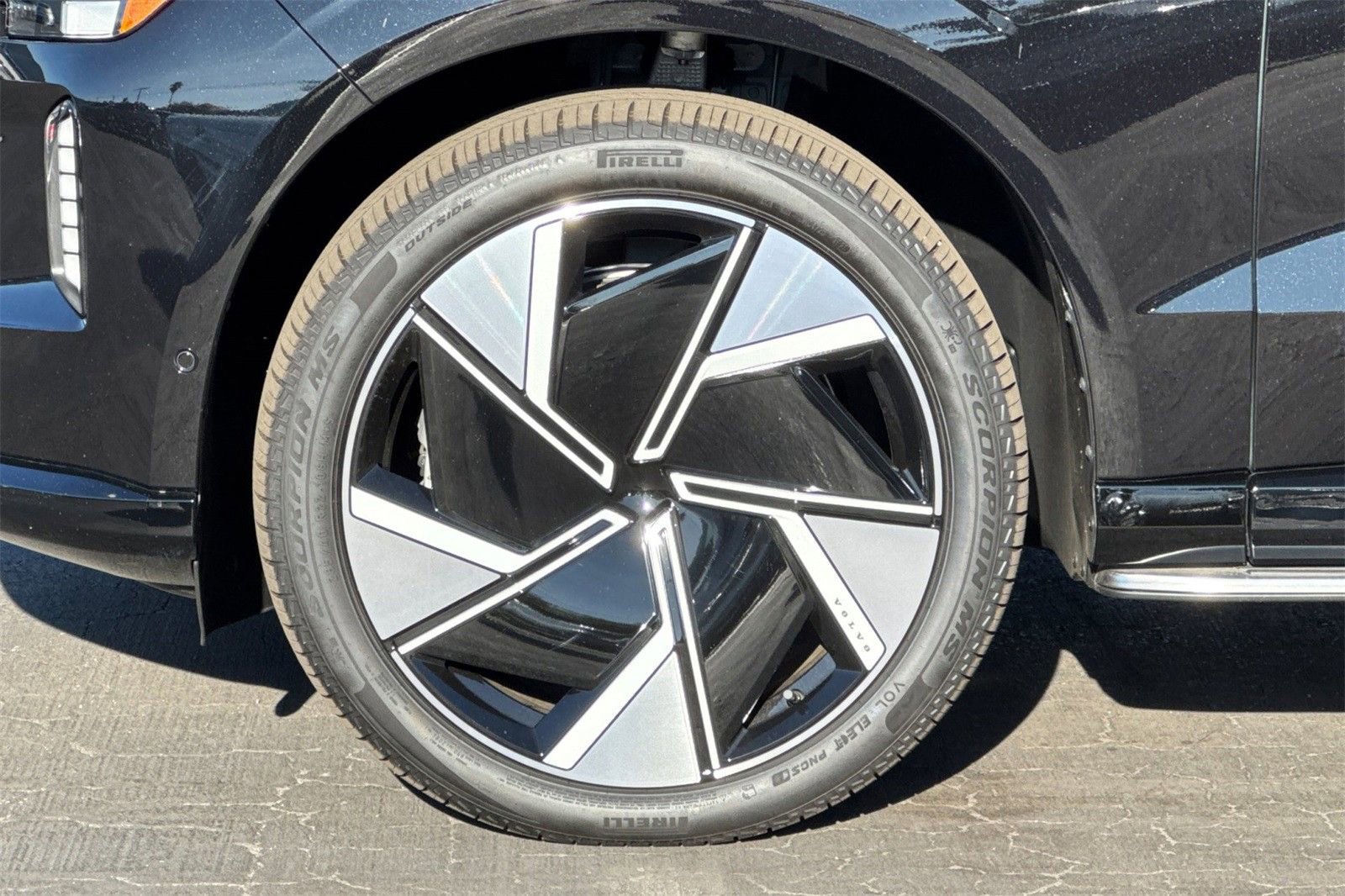 New 2025 Volvo EX90 Plus w/ Protection Package Premier image 26