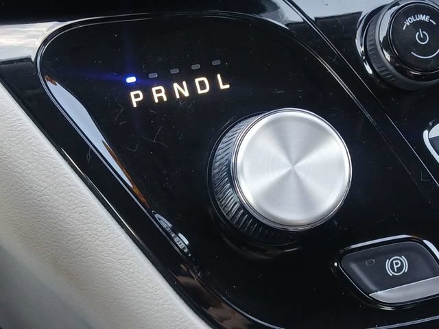 Used 2023 Chrysler Pacifica Touring-L FWD image 20