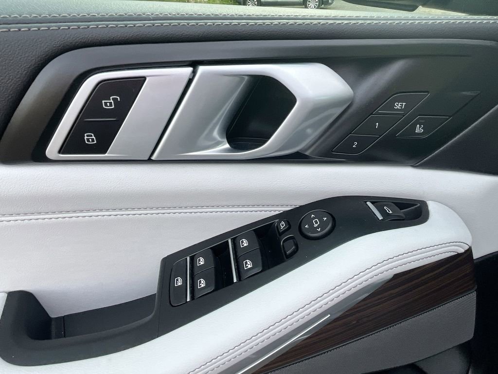 Used 2025 BMW X5 xDrive40i w/ Climate Comfort Package image 13