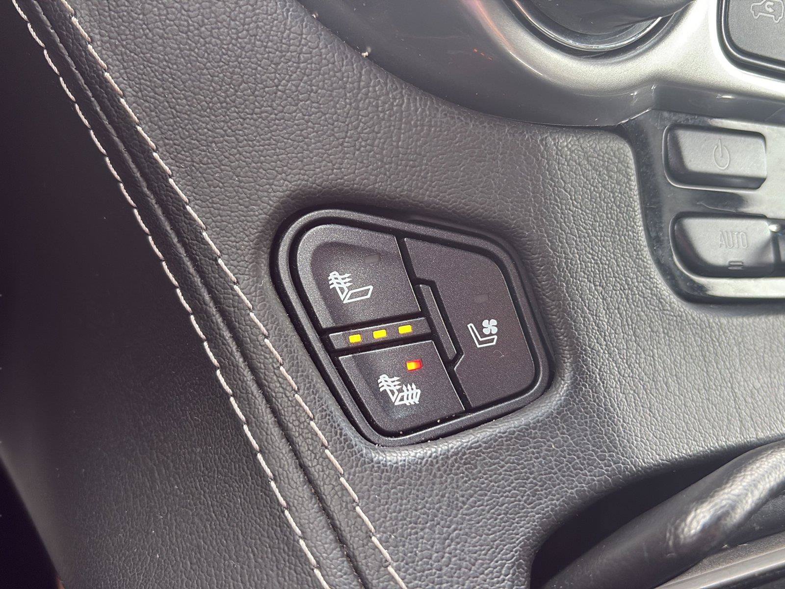 Used 2018 Chevrolet Tahoe Premier AWD/4WD image 35