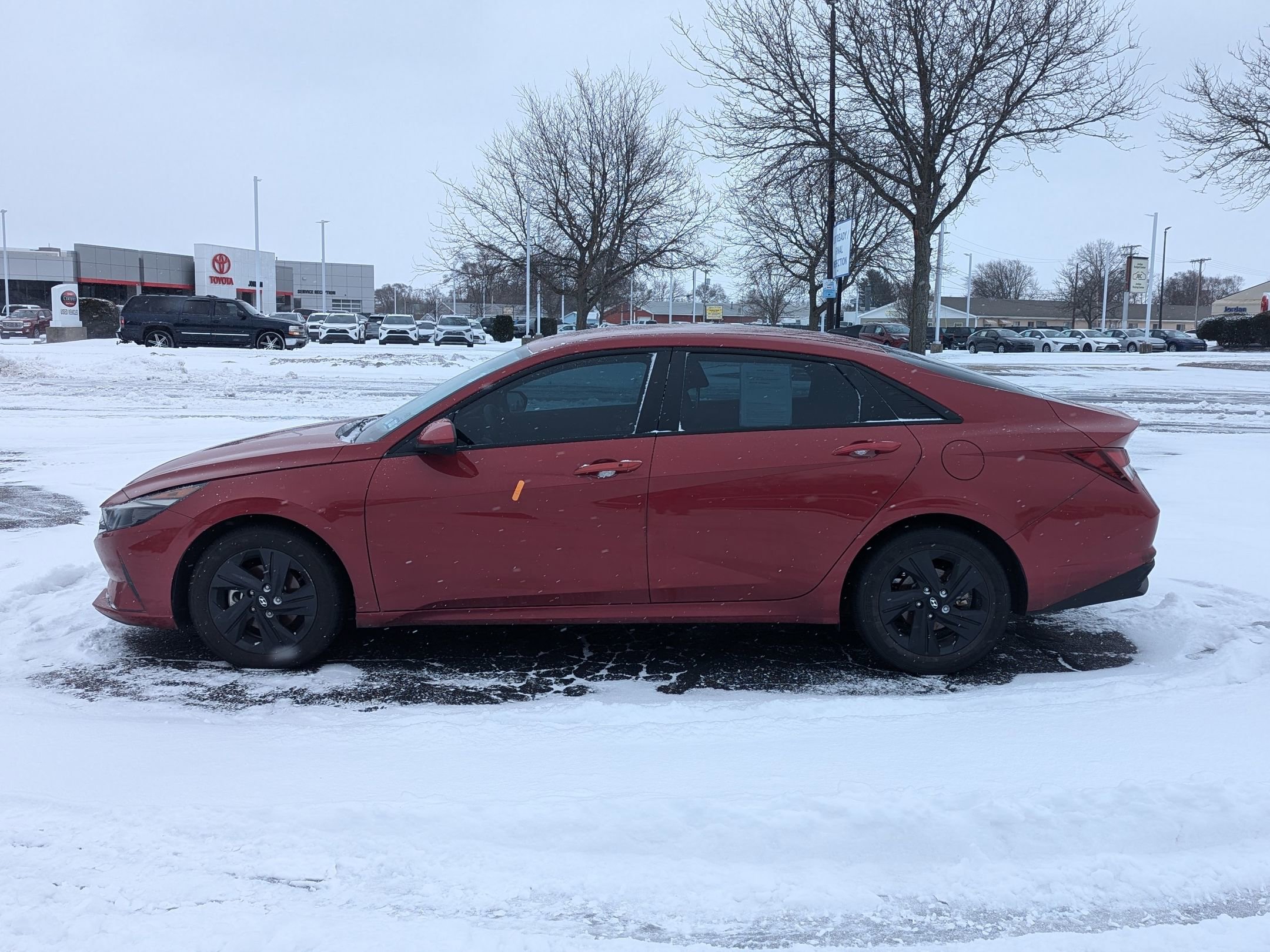 Used 2023 Hyundai Elantra SEL image 2