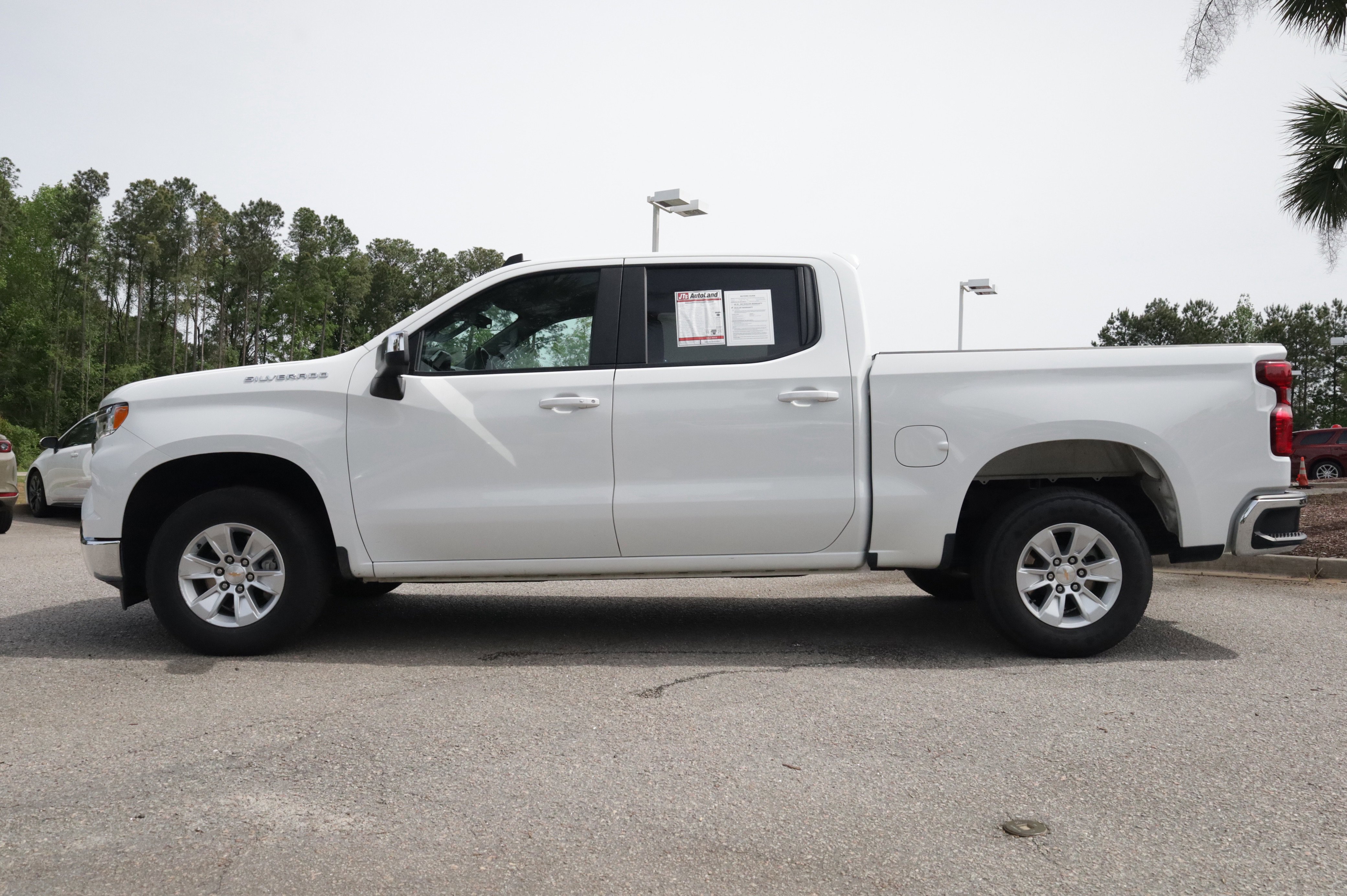 Used 2025 Chevrolet Silverado 1500 LT image 2