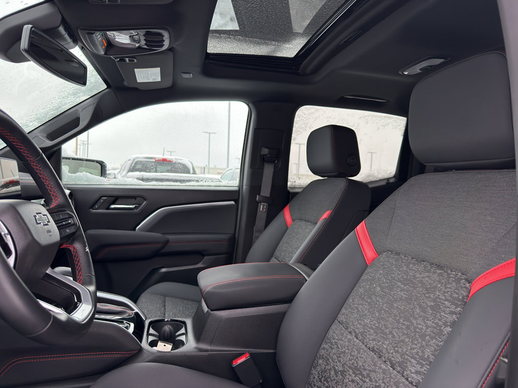 Used 2024 Chevrolet Colorado Z71 w/ Z71 Convenience Package 2 image 26